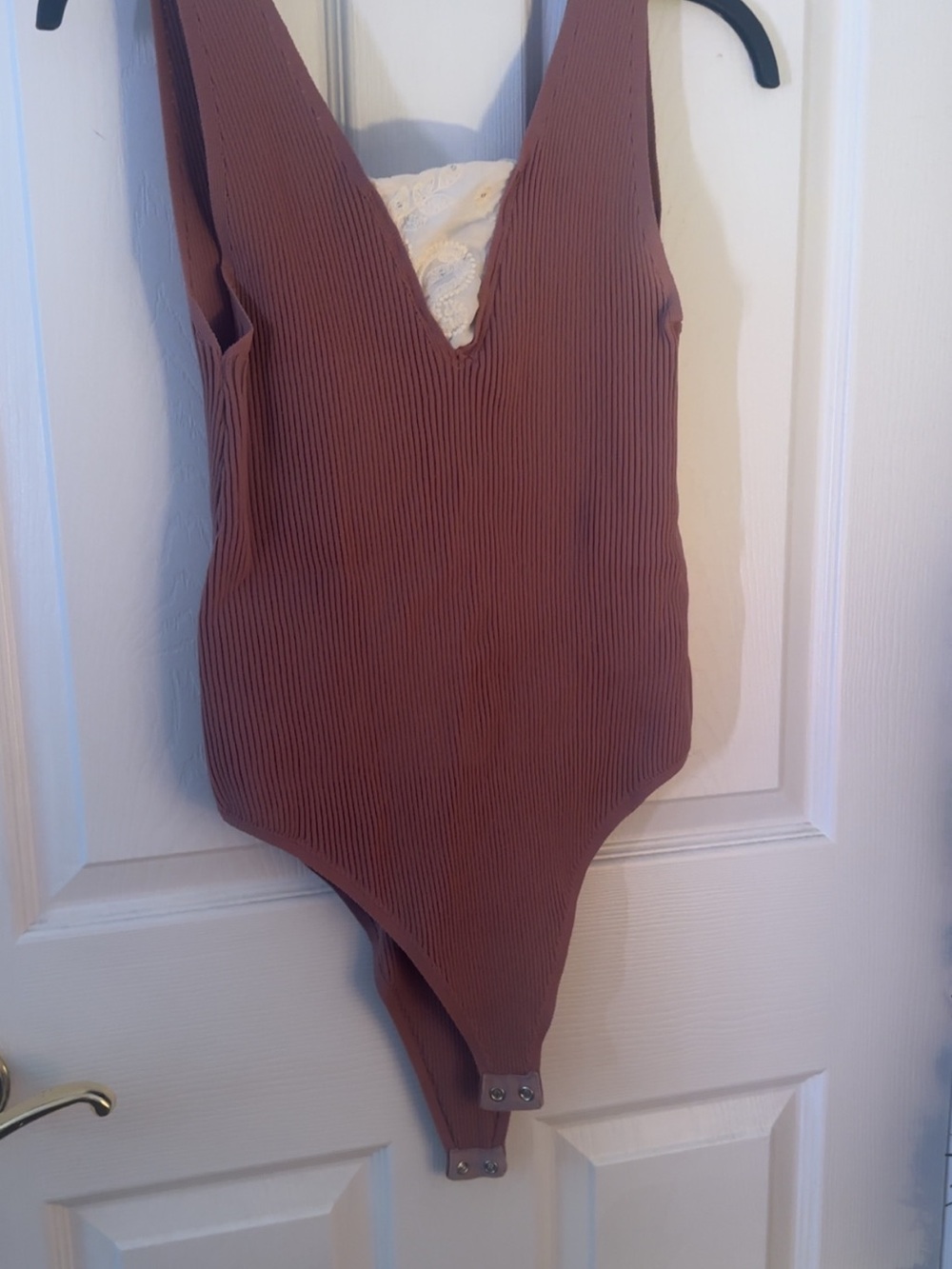 Wishlist Ribbed V-Neck Bodysuit in Mauve